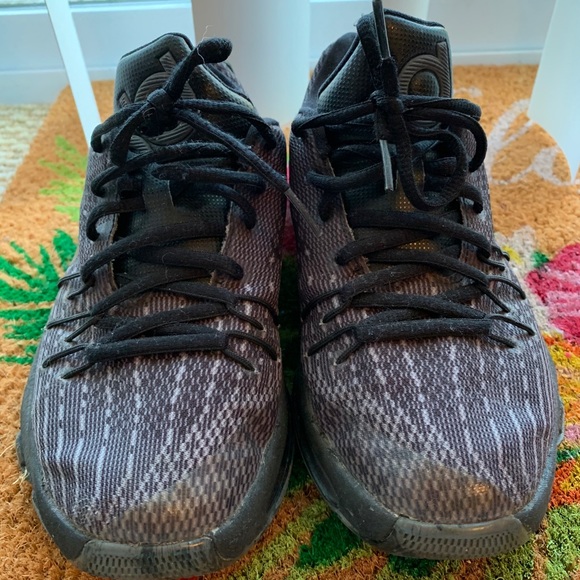 Nike Black Lebrons Size 4Y Unisex - Picture 2 of 9